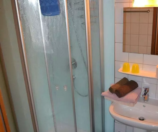 Hotelli Gaestehaus Tagescafe Eckenfels