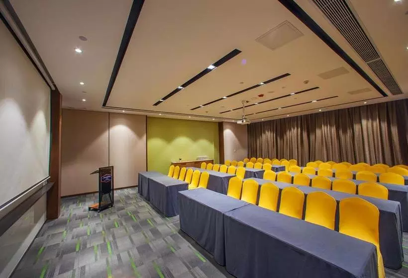 Hotelli Hampton By Hilton Qingyuan Qingxin District
