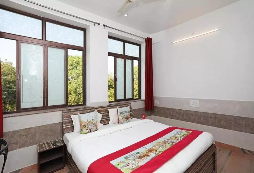 هتل Anand Guest House