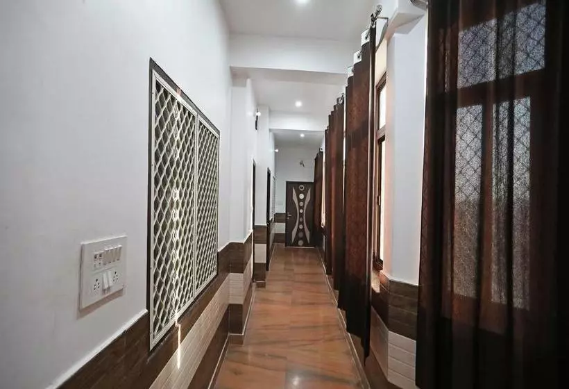 هتل Anand Guest House
