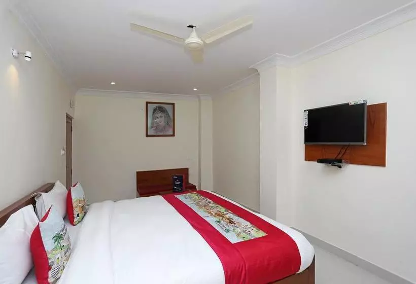 هتل Anand Guest House