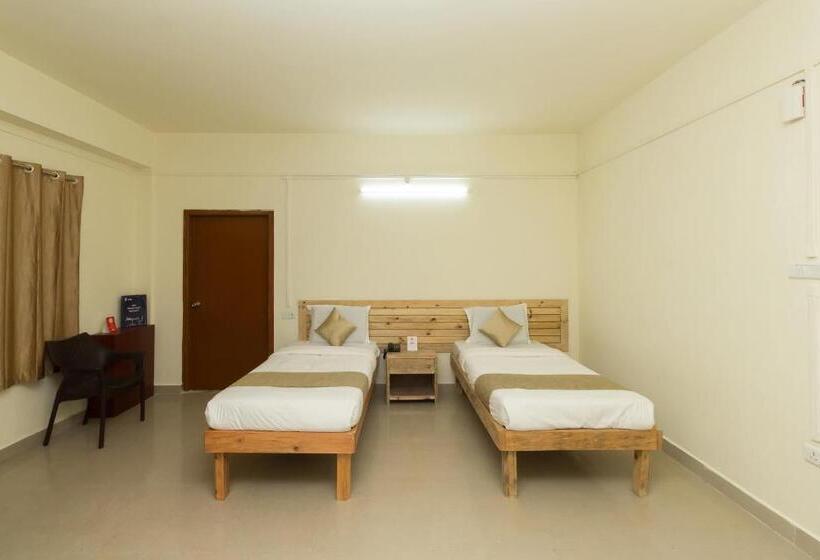 Hotel Travellers Inn