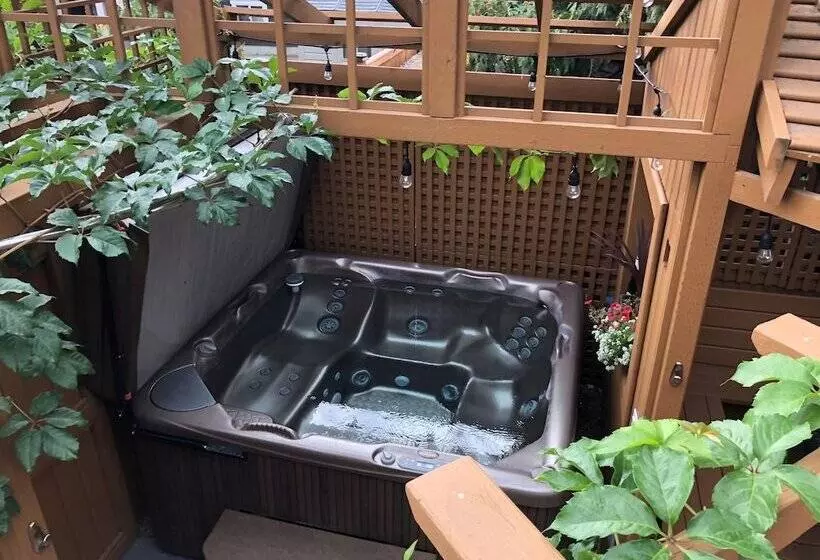 Kelowna Bed And Breakfast