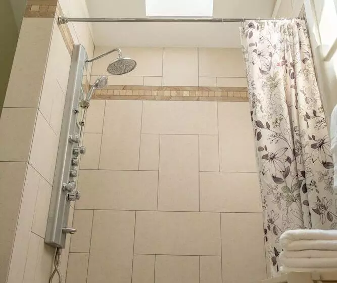 Kelowna Bed And Breakfast