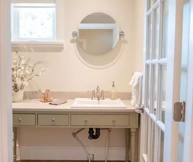 Kelowna Bed And Breakfast