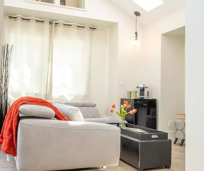 Kelowna Bed And Breakfast