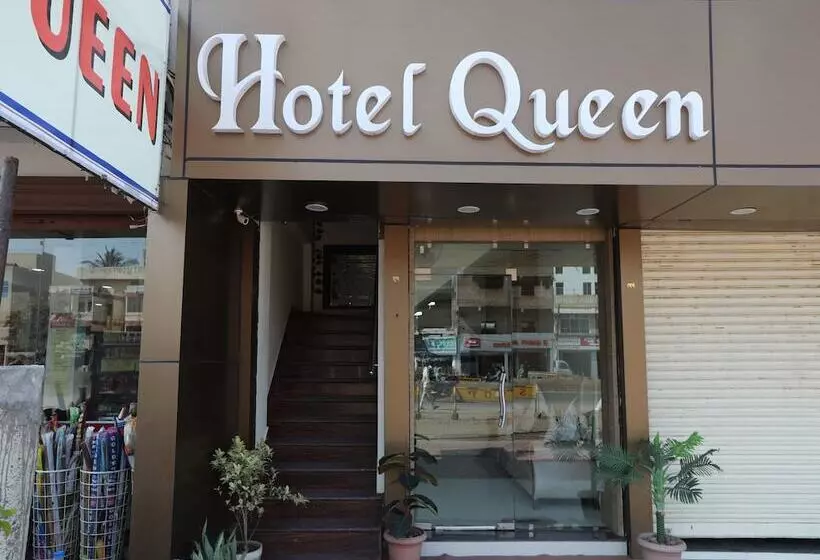 Oyo 10472 Hotel Queen