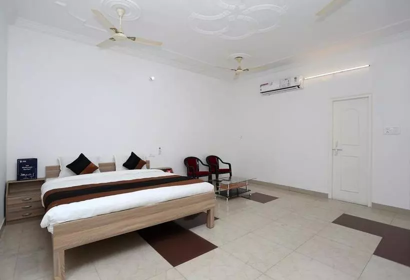 Oyo 11069 Hotel Star Inn