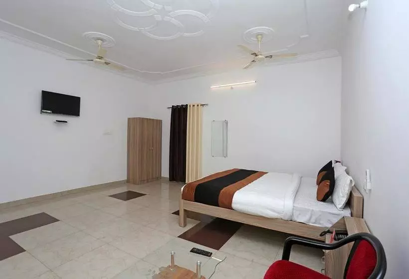 Oyo 11069 Hotel Star Inn