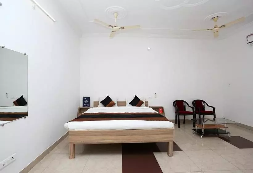 Oyo 11069 Hotel Star Inn