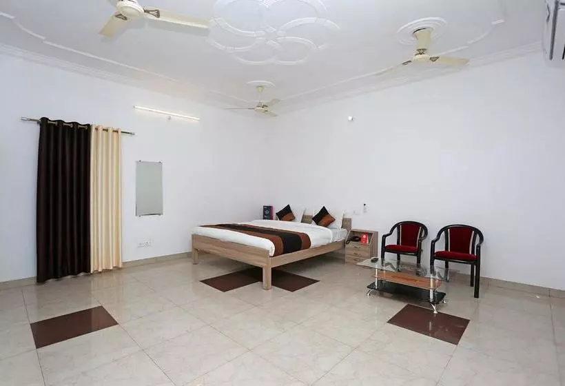 Oyo 11069 Hotel Star Inn