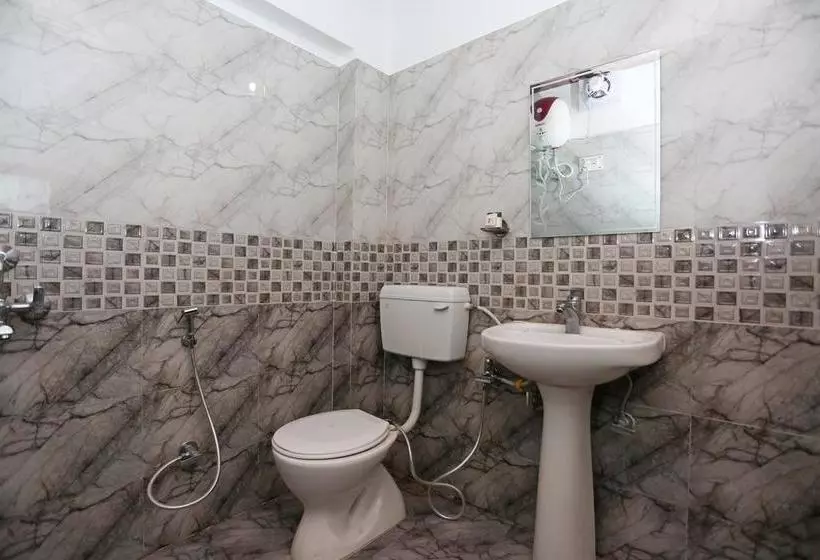Oyo 11069 Hotel Star Inn
