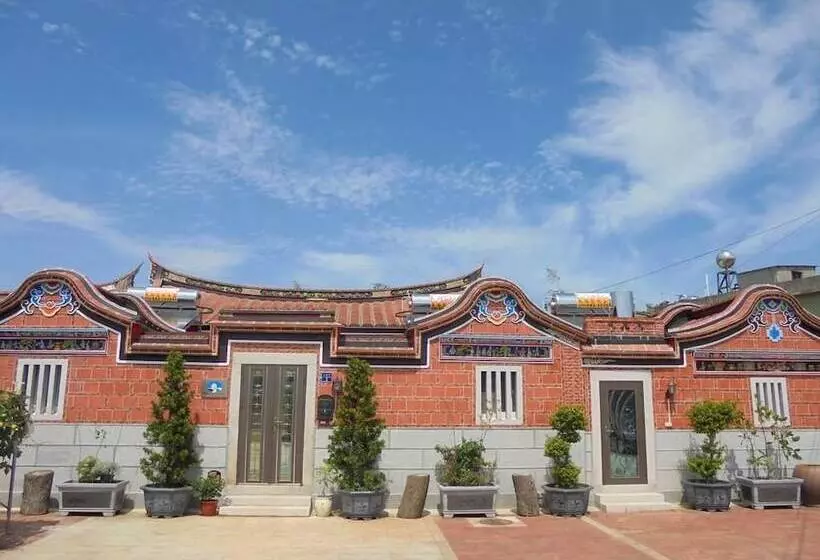 Antique Courtyard B&b