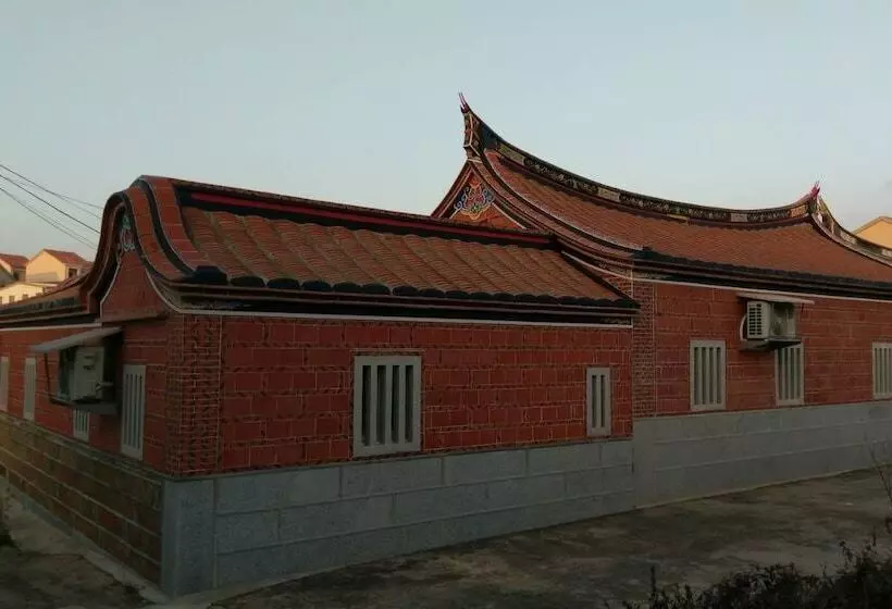 Antique Courtyard B&b