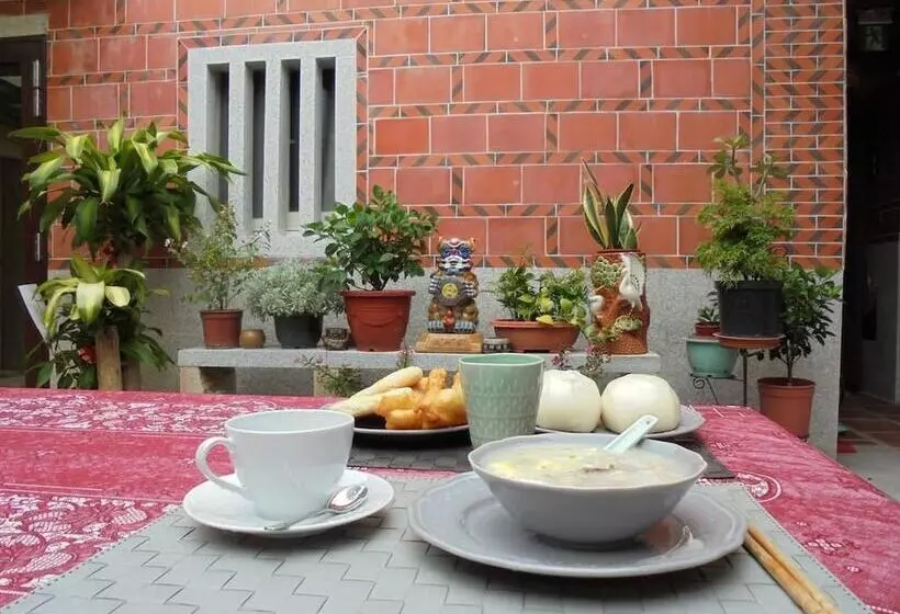 Antique Courtyard B&b