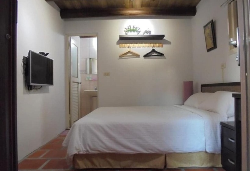 Antique Courtyard B&b