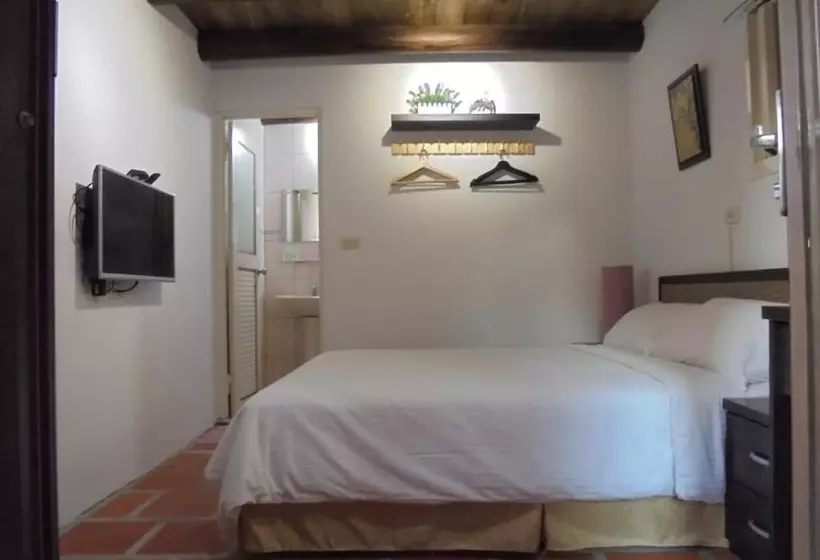 Antique Courtyard B&b