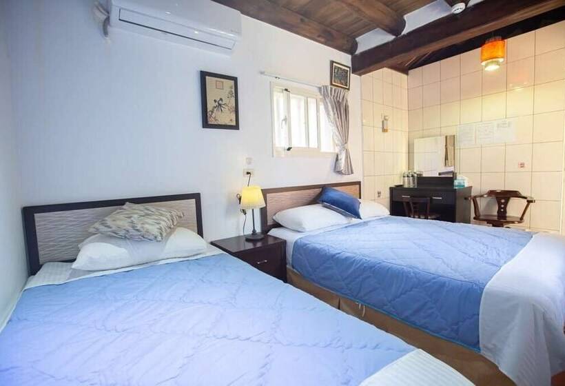 Antique Courtyard B&b