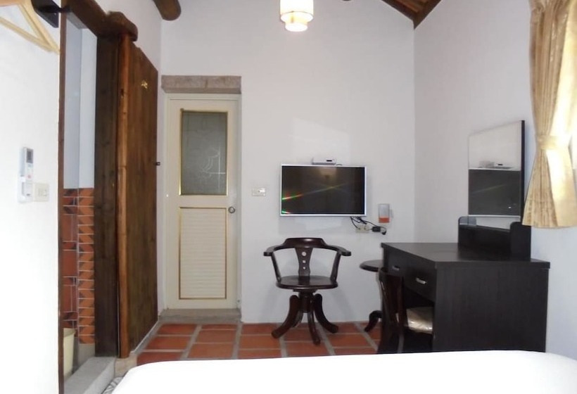 Antique Courtyard B&b