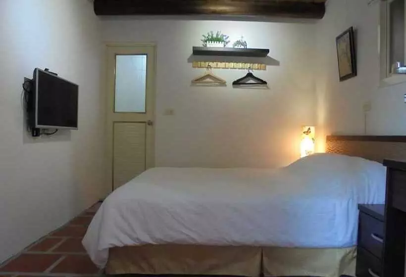 Antique Courtyard B&b