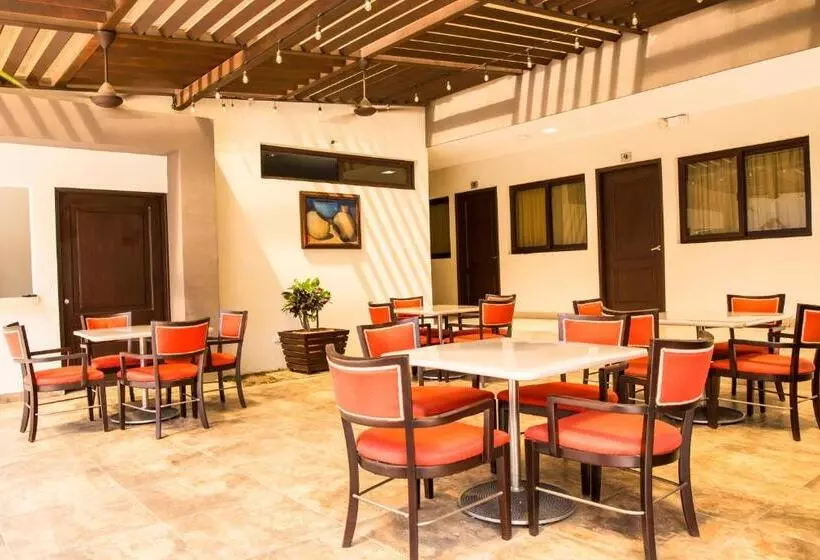 هتل El Viejo Inn