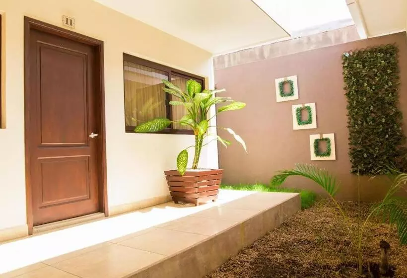 هتل El Viejo Inn
