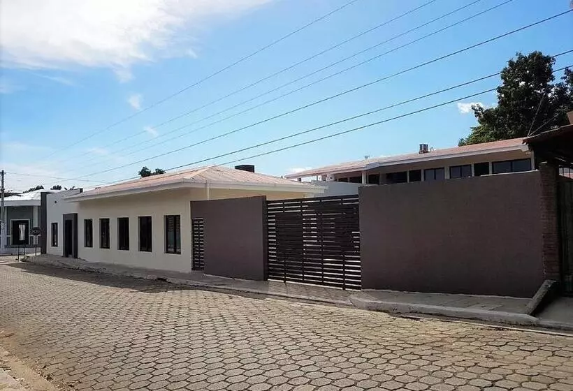 هتل El Viejo Inn