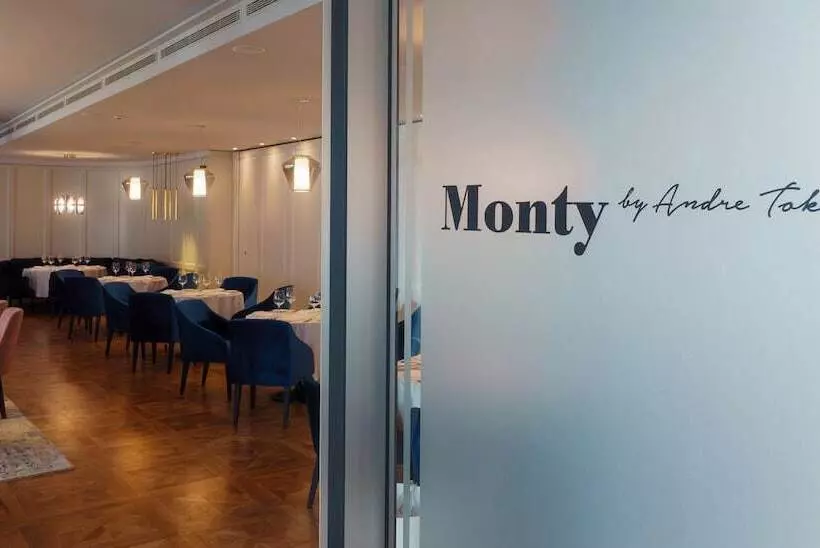 ホテル Astor Garden