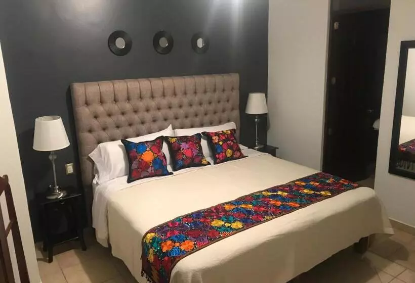 Del Centro Hotel Bernal