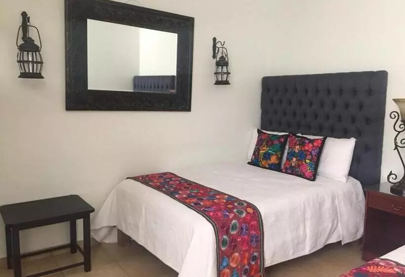 Del Centro Hotel Bernal