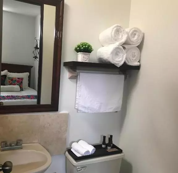 Del Centro Hotel Bernal