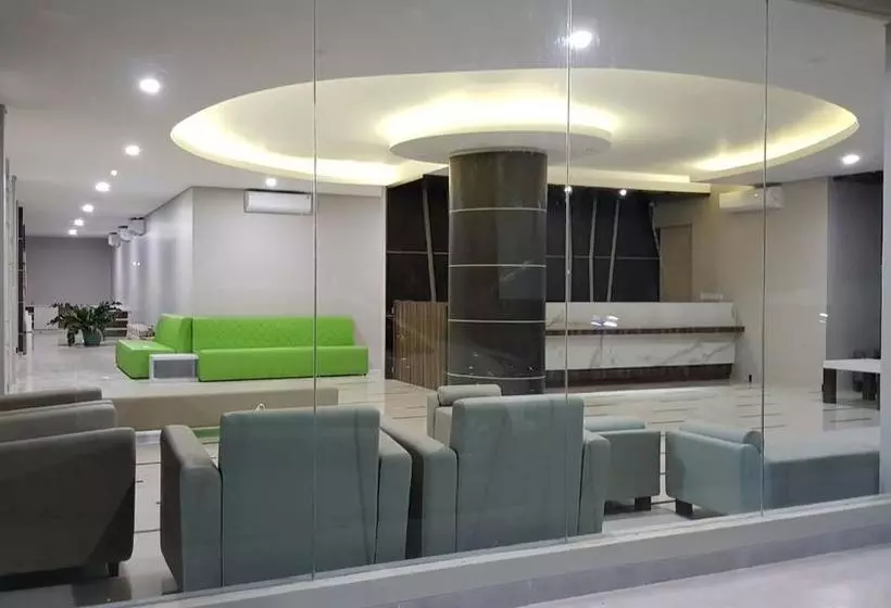 Hotelli Emerald