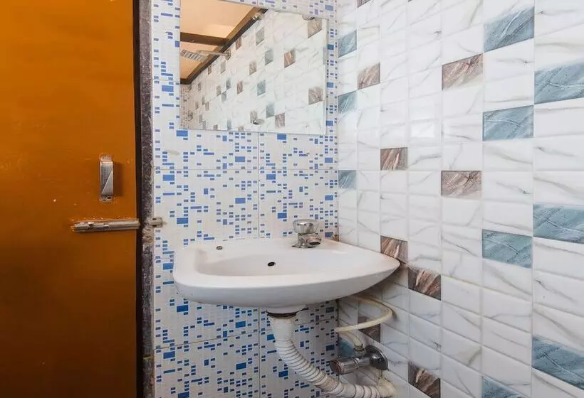 Oyo 11672 Hotel Shubham