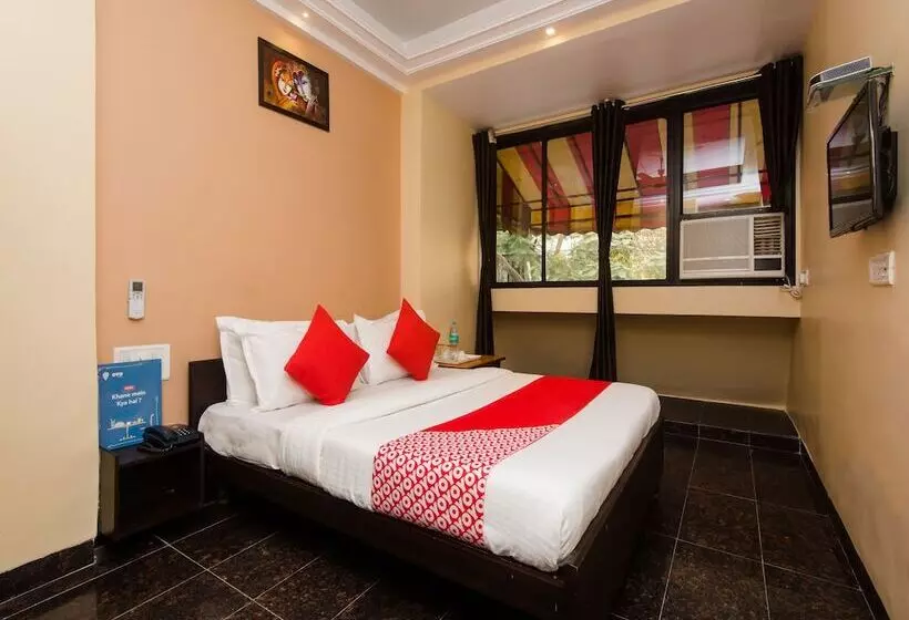 Oyo 11672 Hotel Shubham