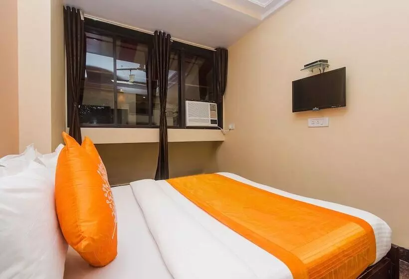 Oyo 11672 Hotel Shubham