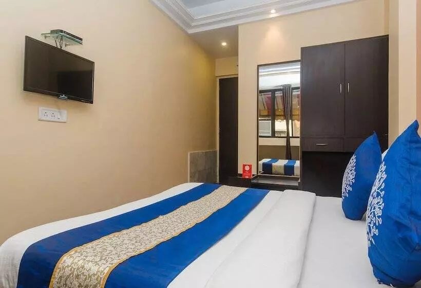 Oyo 11672 Hotel Shubham