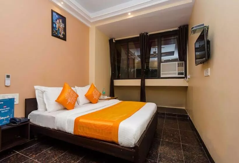 Oyo 11672 Hotel Shubham