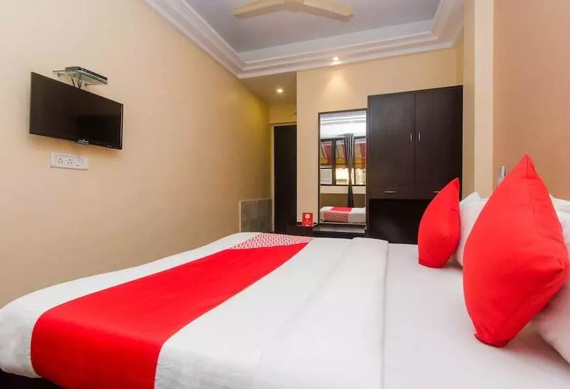 Oyo 11672 Hotel Shubham