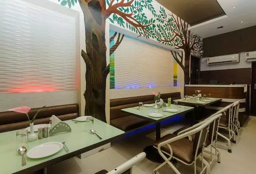 Oyo 11672 Hotel Shubham