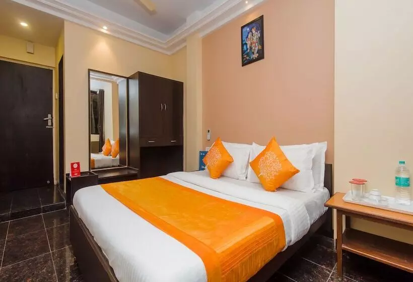 Oyo 11672 Hotel Shubham