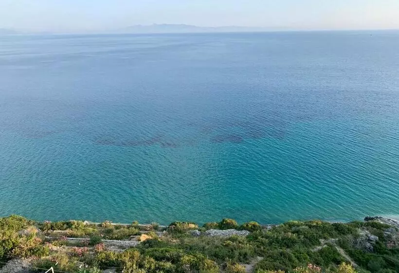 هتل Odhisea Qeparo