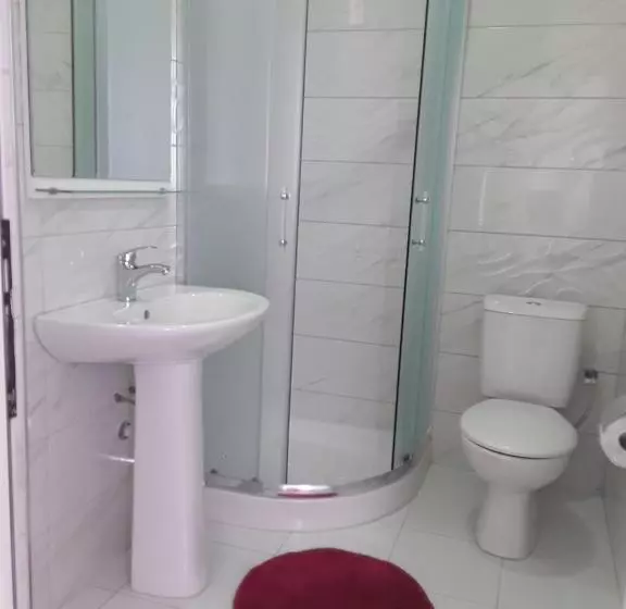 هتل Odhisea Qeparo