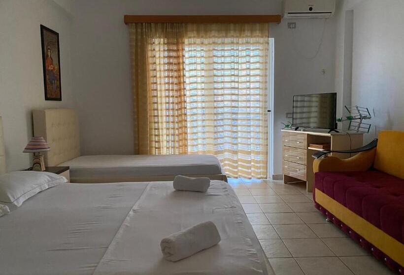 ホテル Odhisea Qeparo