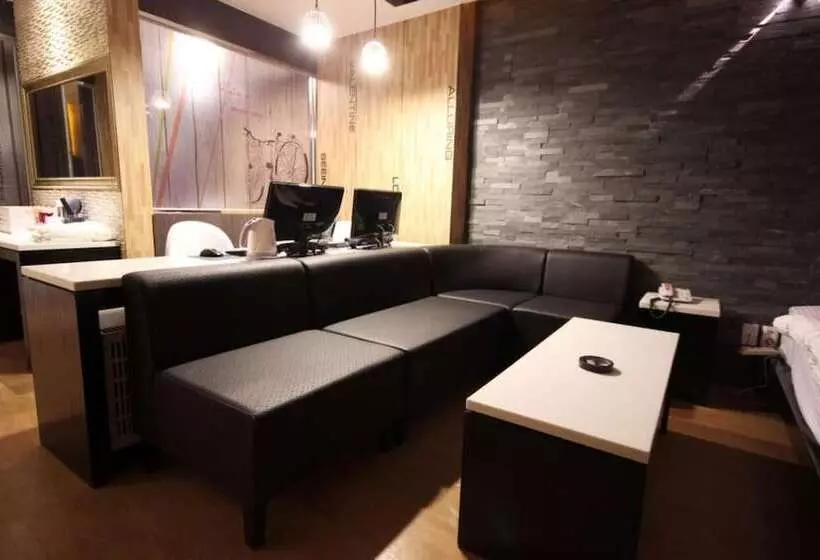 Khan Motel