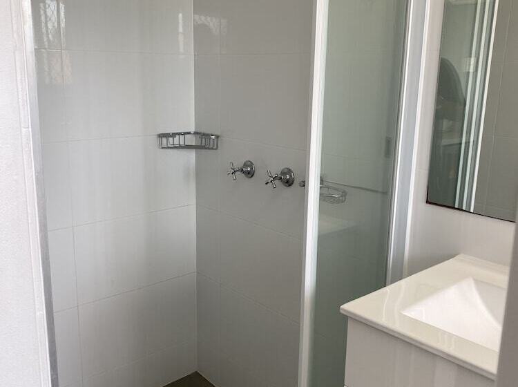 فندق على الطريق Gold Coast Inn