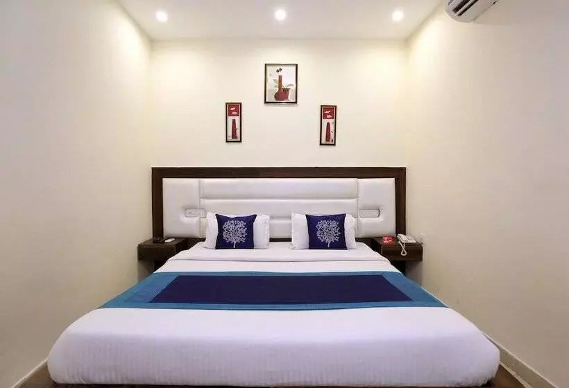 Oyo 10145 Hotel Jk