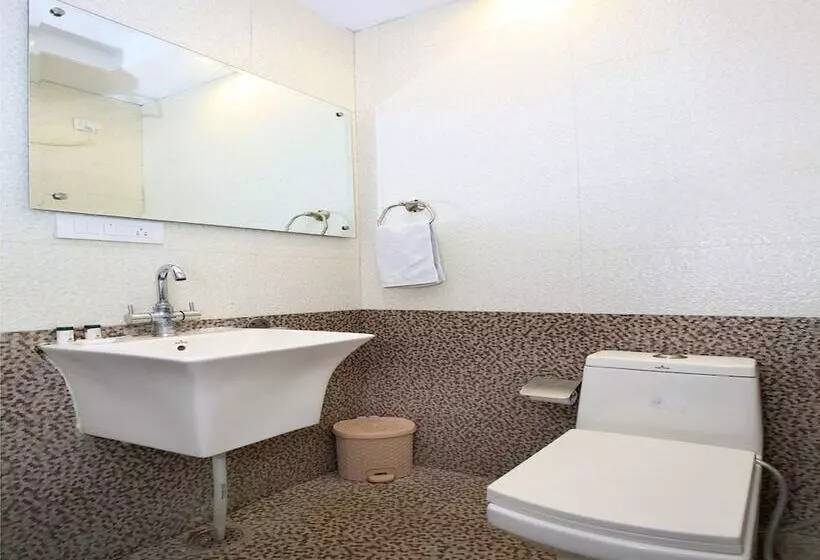 Oyo 10145 Hotel Jk