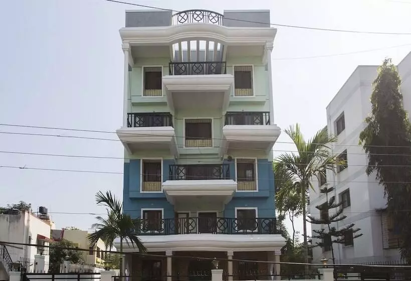 Oyo 10244 Hotel Krishna Inn