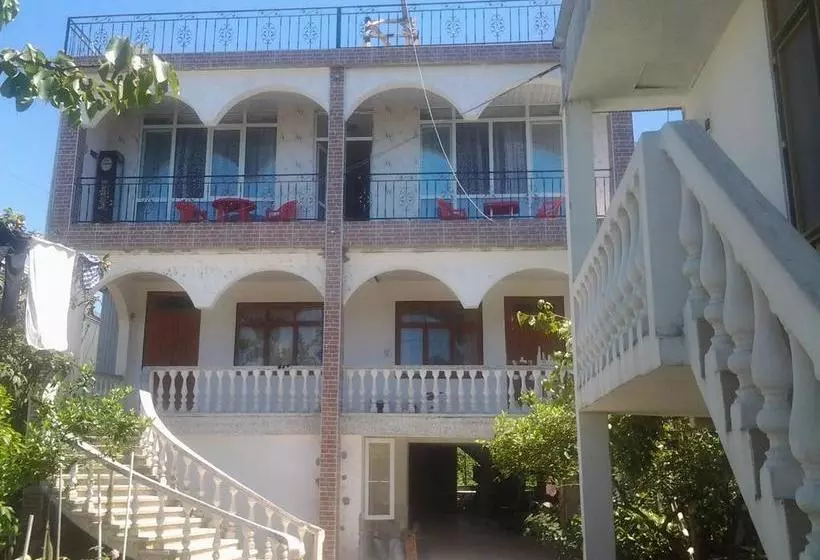 تختخواب و صبحانه Merab House