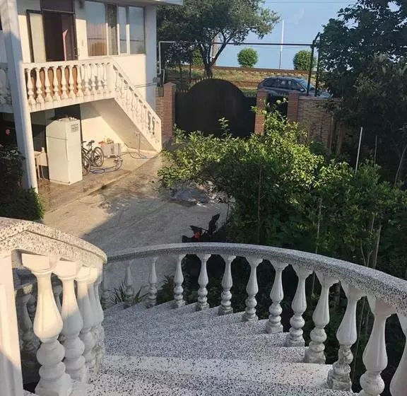 تختخواب و صبحانه Merab House